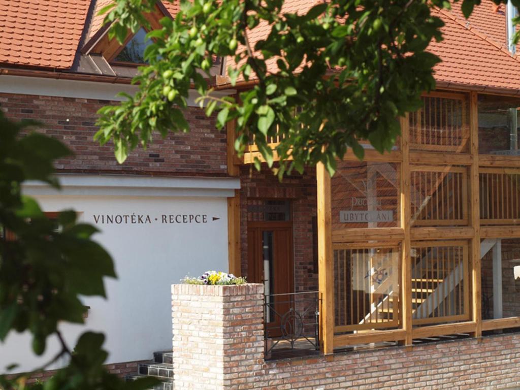 Penzion a Restaurace Vinařství Přítluky Exteriér fotografie